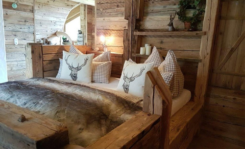Entspanntes Ambiente in den Schlafzimmern der Almchalets Moll Entspanntes Ambiente in den Schlafzimmern der Almchalets Moll