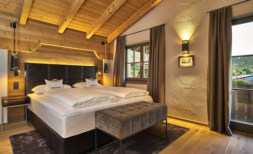 Die modernen Schlafzimmer verfügen über einen direkten Zugang zum Balkon- Chaleturlaub in Bayern Die modernen Schlafzimmer verfügen über einen direkten Zugang zum Balkon- Chaleturlaub in Bayern