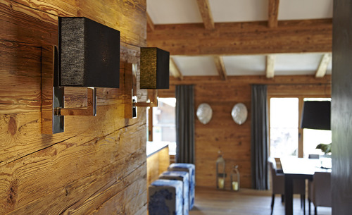 Edles Altholz sorgt für die Wohlfühlatmosphäre im Chalet F im Allgäu
