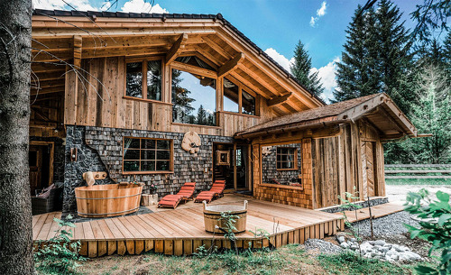 Genussurlaub in den Almhütten Moll mit großzügiger Terrasse und Whirlpool