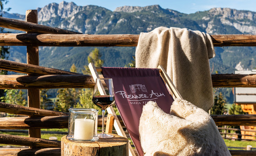 Kuschelliegen mit Wein - Romantikurlaub Alm Schladming Dachstein