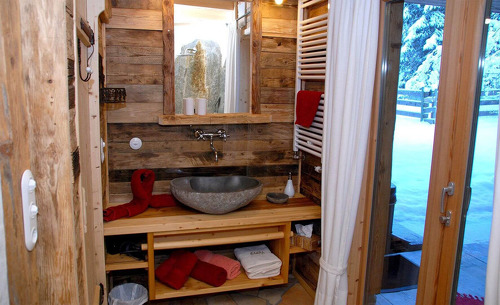 Großräumiges Badezimmer mit eleganten Design in den Chalets Moll Großräumiges Badezimmer mit eleganten Design in den Chalets Moll