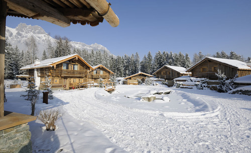 Das Chaletdorf im Winter- Bergdorf Priesteregg