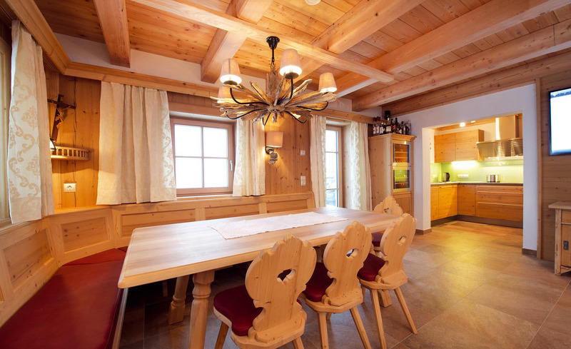 Gemütlicher Essbereich in Ihrem Chalet in Saalbach-Hinterglemm in Salzburg