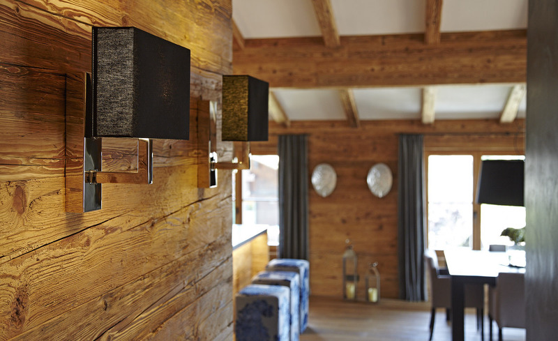 Edles Altholz sorgt für die Wohlfühlatmosphäre im Chalet F im Allgäu