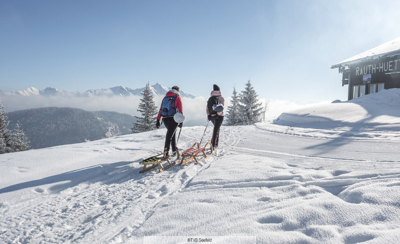 Aufstieg-zur-Rauthhuette-mit-Rodel-Leutasch