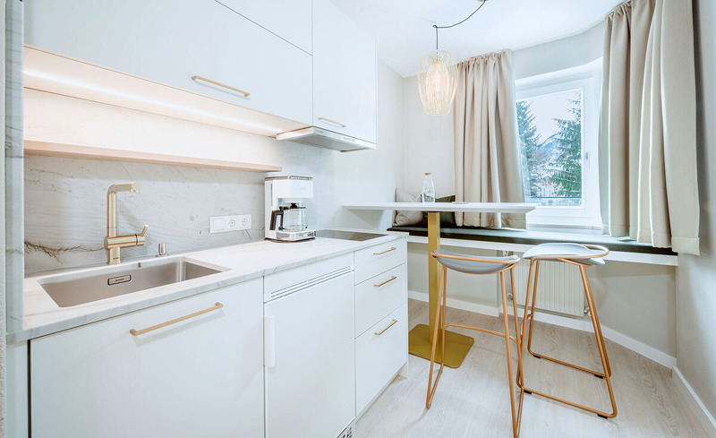 1-crystls-aparthotel