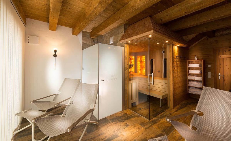 Ihr privater Wellnessbereich verfügt über einen Ruheraum mit Zugang zur Terrasse