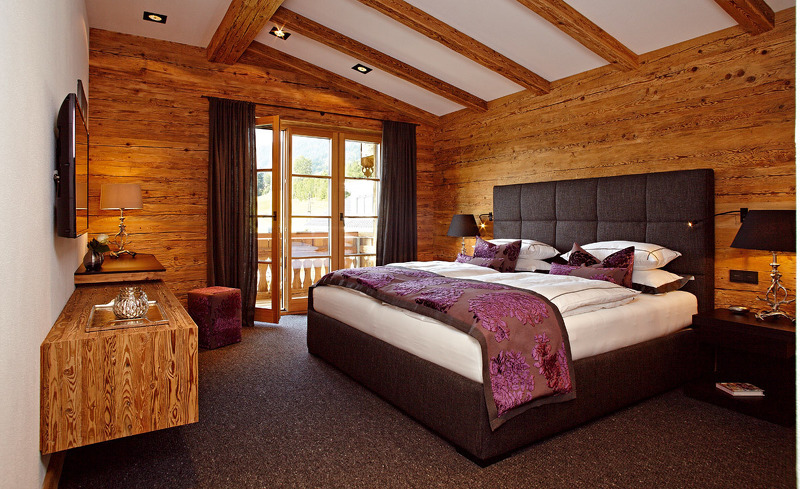 Chalet F- Stilvoll gestaltete Schlafzimmer im Chalet Design