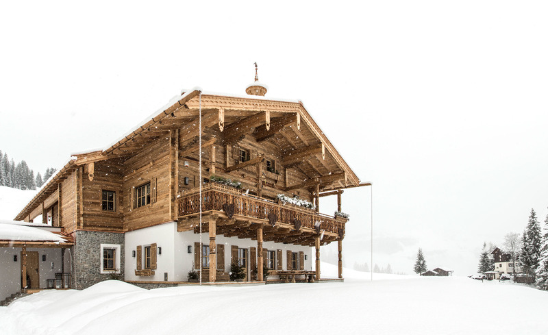 Das Luxus-Chalet Schmiedalm liegt direkt an der Skipiste im Skicircus Saalbach Hinterglemm