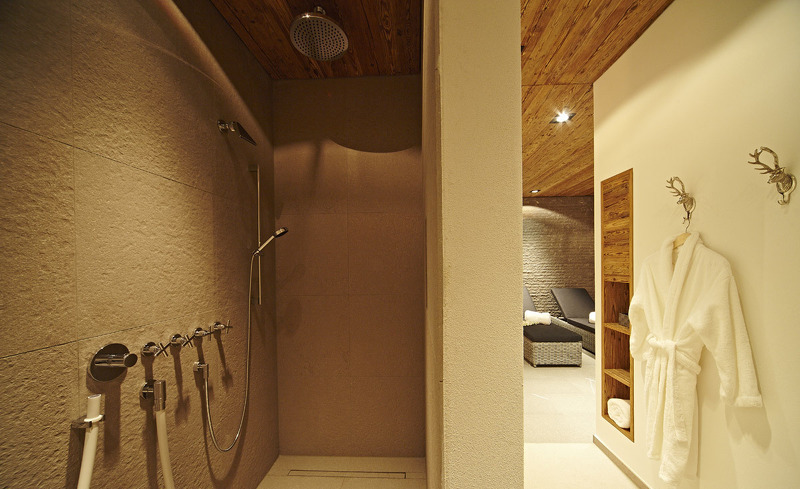 Duschbäder mit Regenduschen- Luxus im Chalet F