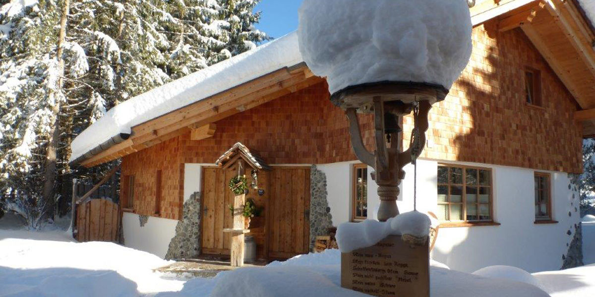 Winterparadies erleben bei einem Winterurlaub in den Almhütten Moll im Tannheimer Tal Winterparadies erleben bei einem Winterurlaub in den Almhütten Moll im Tannheimer Tal