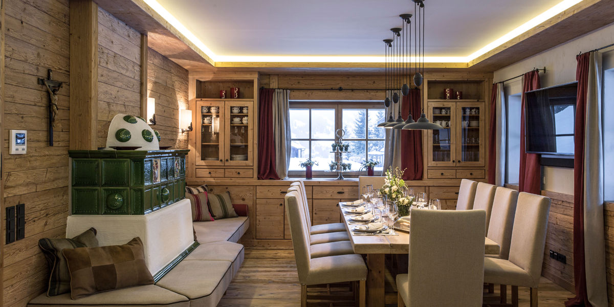 An der edlen Tafel im Essbereich finden bis zu 10 Personen Platz- Genussurlaub im Skigebiet in Salzburg